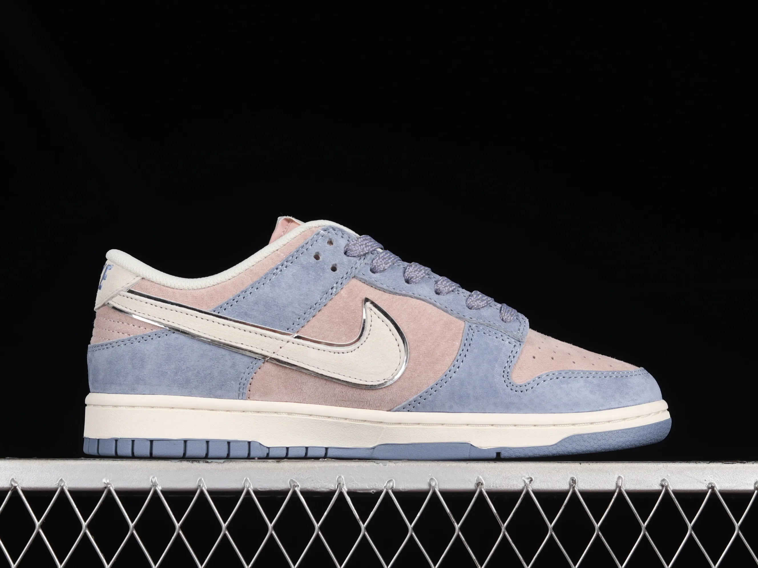 All Categories Nk SB Dunk Series Nk SB Dunk Low Low-top sneakers Otomo Katsuhiro x Nk SB Dunk Low "Steamboy OST" Creative customization collaboration Otomo Katsuhiro co-branded SB low-top sports casual sneakers ST1391-205